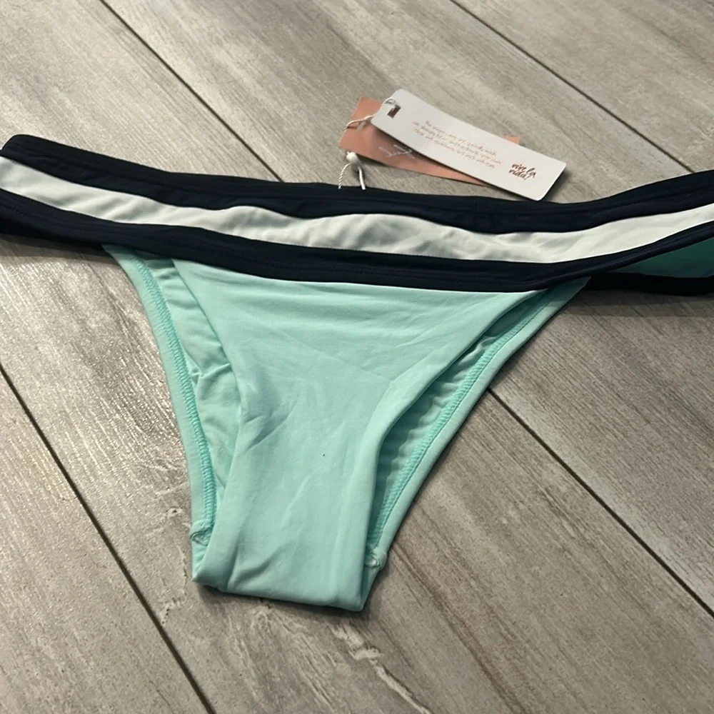 Pilyq aquamarine color